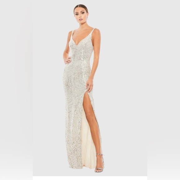 Mac Duggal Fully Sequined Scoop Back Gown Elegant Silver Sequin Gown size 2. - Picture 1 of 15